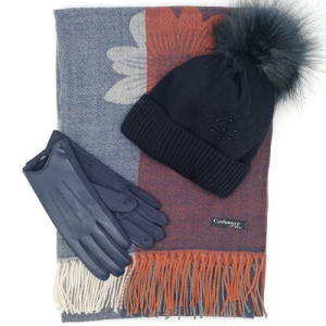 Дамски зимен комплект в синьо шапка, шал и ръкавици