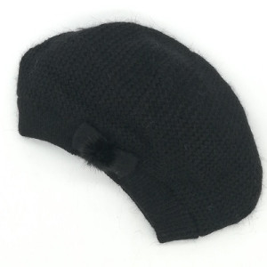 Дамска зимна шапка барета ангора в черен цвят