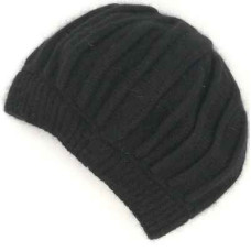 Зимна дамска шапка тип барета в черен цвят 