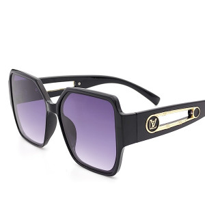 Дамски слънчеви очила големи в черно Louis Vuitton