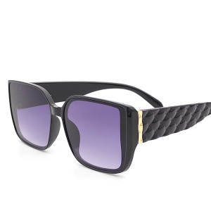 Дамски слънчеви очила в черно с широка рамка