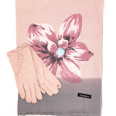 Комплект шал и ръкавици в розово и сиво с цвете – Луксозен зимен подарък за жена Комплект шал и ръкавици в розово и сиво с цвете – Луксозен зимен подарък за жена