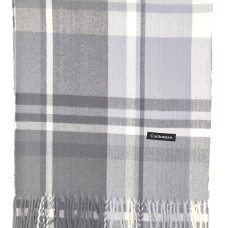 Мъжки шал от кашмир в светлосиво и бяло каре – елегантен зимен аксесоар