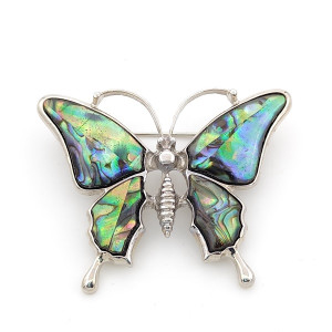 Брошка пеперуда с кралски седеф и сребрист обков