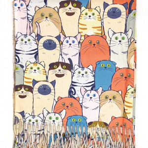 Кашмирен шал в бежово с котки и дълги ресни Кашмирен шал в бежово с котки и дълги ресни