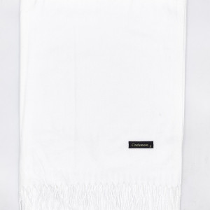 Едноцветен кашмирен шал в бяло с дълги ресни Едноцветен кашмирен шал в бяло с дълги ресни