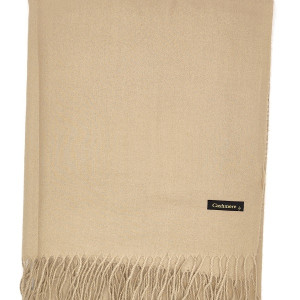 Едноцветен дамски шал в бежово с ресни Едноцветен дамски шал в бежово с ресни