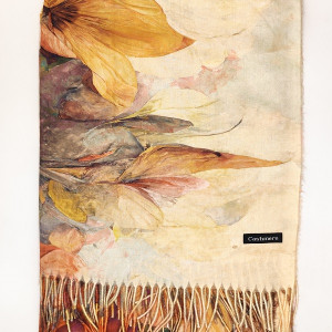 Кашмирен шал с цветя в бежовата гама с дълги ресни