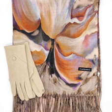 Стилен дамски комплект -Шал с цвете и бежови ръкавици