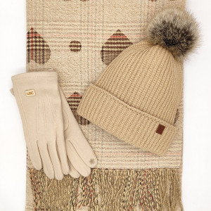 Бежов дамски зимен комплект на сърца-Шапка, шал и ръкавици- Подарък за жена 