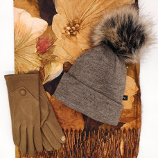 Дамски комплект шапка, шал и ръкавици в кафяво и бежово – стилен подарък за жена