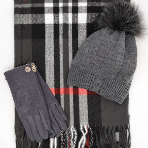 Дамски комплект шапка, шал и ръкавици в сиво Burberry – оригинален подарък за Коледа Дамски комплект шапка, шал и ръкавици в сиво Burberry – оригинален подарък за Коледа