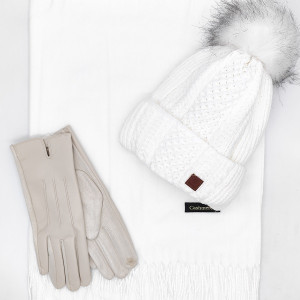 Шапка, шал и ръкавици в бяло-Дамски зимен комплект Шапка, шал и ръкавици в бяло-Дамски зимен комплект
