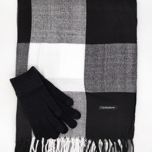 Кашмирен шал каре и плетени ръкавици-дамски зимен комплект в черно и бяло