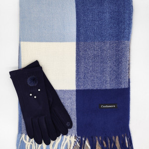 Комплект шал и ръкавици в синьо – Луксозен зимен подарък за жена