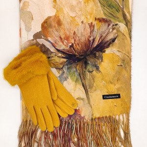 Луксозен подарък за жена – комплект шал и ръкавици в цвят горчица