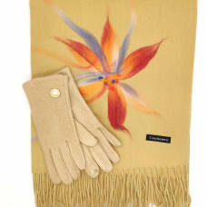 Бежов зимен комплект-кашмирен шал с цвете и ръкавици с копче