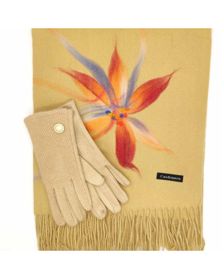 Бежов зимен комплект-кашмирен шал с цвете и ръкавици с копче Бежов зимен комплект-кашмирен шал с цвете и ръкавици с копче