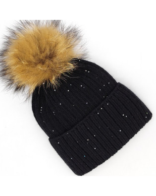 Дамска зимна шапка черна с пух от естествен коаъм и подгъв Дамска зимна шапка черна с пух от естествен коаъм и подгъв