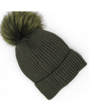 Дамска зимна шапка в тъмно зелено с пух от естествен косъм и подгъв Дамска зимна шапка в тъмно зелено с пух от естествен косъм и подгъв