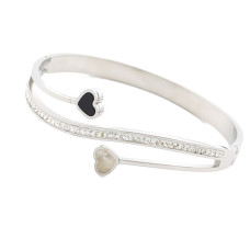 Луксозна дамска гривна от медицинска стомана с две сърца и цирконий Луксозна дамска гривна от медицинска стомана с две сърца и цирконий