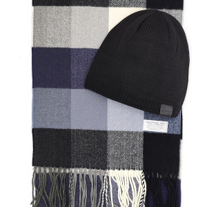 Шал и шапка – кашмирен шал в синьо и сиво каре с черна шапка, мъжки зимен комплект