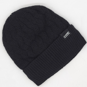 Мъжка зимна шапка черна с подгъв и подплата