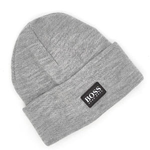 Мъжка зимна шапка в светлосиво с подгъв и емблема