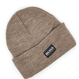 Мъжка зимна шапка в бежово с подгъв маркова