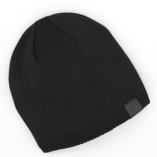 Мъжка зимна шапка в черен цвят – топла и удобна