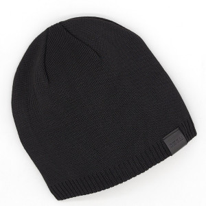 Мъжка зимна шапка в черен цвят – топла и удобна