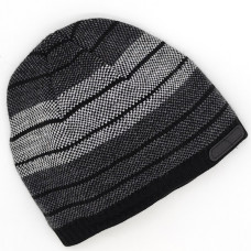 Зимна мъжка шапка с ивици – елегантен дизайн