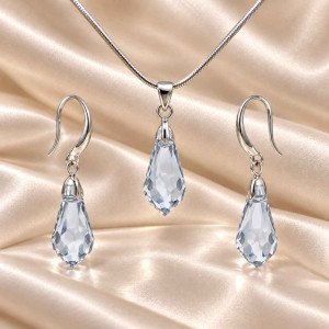 Комплект сваровски бижута колие и обеци в цвят Blue Shade Комплект сваровски бижута колие и обеци в цвят Blue Shade