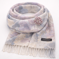 Стилен дамски комплект шал и брошка в лилаво Стилен дамски комплект шал и брошка в лилаво