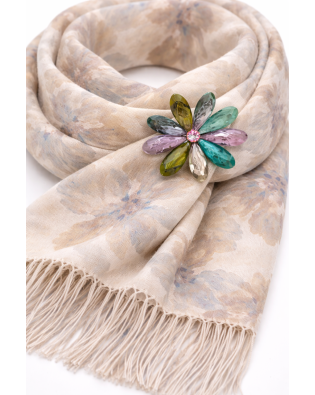 Бежов шал и брошка цвете-Дамски комплект