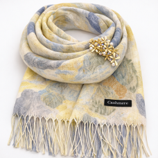 Стилен шал и брошка в жълто-Дамски комплект Стилен шал и брошка в жълто-Дамски комплект