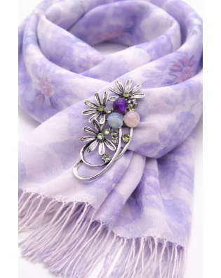 Нежен шал и брошка в комплект