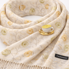 Елегантен шал и брошка чаша за кафе-Дамски комплект Елегантен шал и брошка чаша за кафе-Дамски комплект
