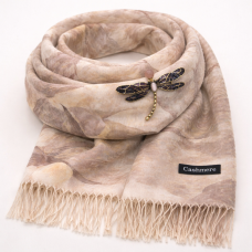 Шал и брошка водно конче-Подарък за жена в бежово Шал и брошка водно конче-Подарък за жена в бежово