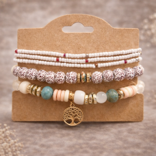 Фина дамска гривна с бели мъниста и висулка дървото на живота