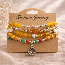 Гривна с жълти мъниста и декоративна висулка