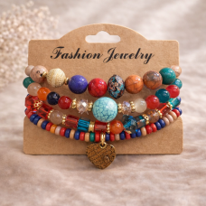 Цветна дамска гривна с мъниста и висулка сърце