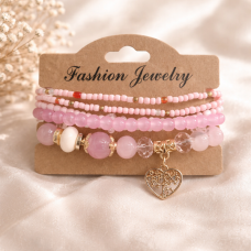Изискана дамска гривна с розови мъниста и висулка сърце