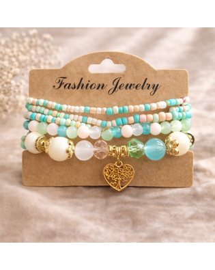 Свежа дамска гривна с тюркоазени мъниста и висулка сърце