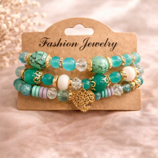 Модерна дамска гривна с зелени мъниста и висулка сърце