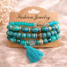 Бохо дамска гривна с тюркоазени мъниста и пискюл