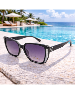 Стилни дамски слънчеви очила в черно с лилави стъкла – UV 400 защита Стилни дамски слънчеви очила в черно с лилави стъкла – UV 400 защита