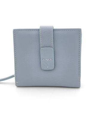 Дамско портмоне малко небесно синьо от естествена кожа с магнитно закопчаване Дамско портмоне малко небесно синьо от естествена кожа с магнитно закопчаване