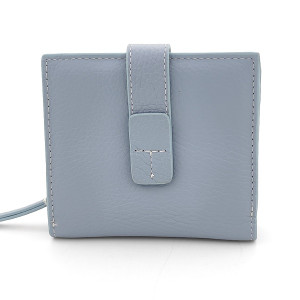 Дамско портмоне малко небесно синьо от естествена кожа с магнитно закопчаване и цип Дамско портмоне малко небесно синьо от естествена кожа с магнитно закопчаване и цип