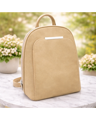 Дамска раница кожена в бежово твърда с метална лайсна Дамска раница кожена в бежово твърда с метална лайсна